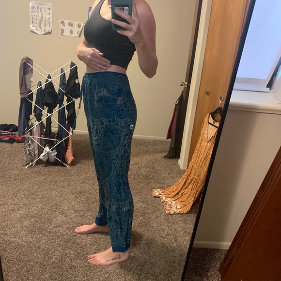 The elephant pant. Size medium - Picture 3 of 4